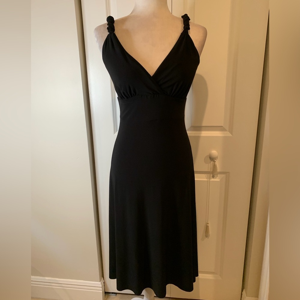 B. Smart Braided Straps & Plunging Neckline Midi Dress 👗